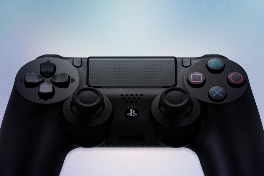 Immagine di Sony brevetta un DualShock con touchscreen: sarà quello di PS5?