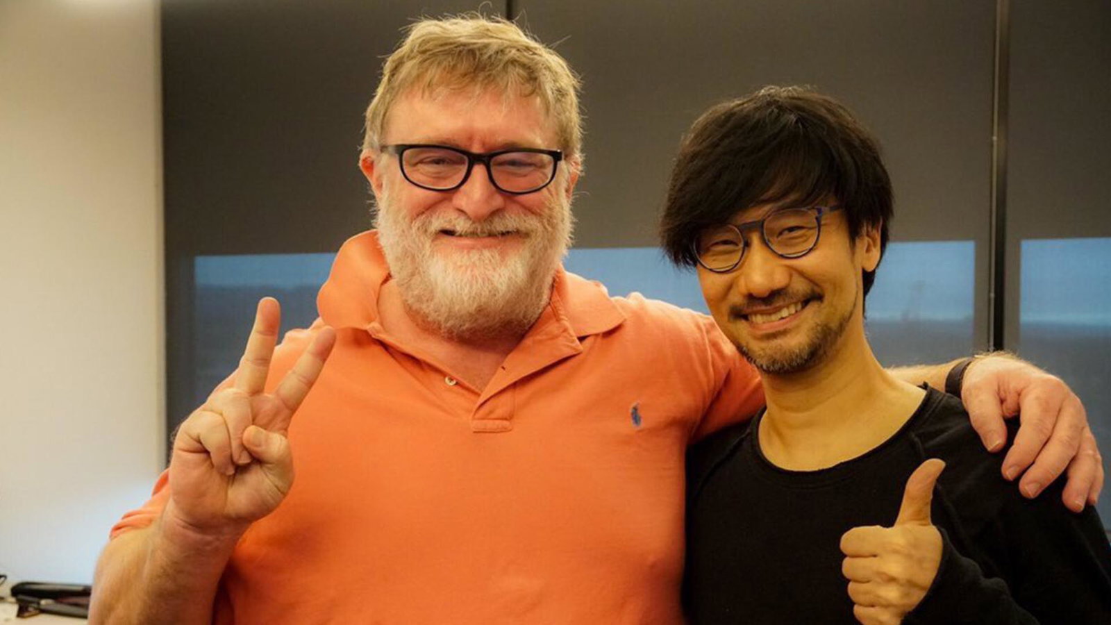 Hideo Kojima fa visita a Valve, la foto con Gabe Newell