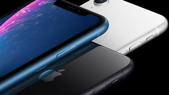 Immagine di Nuovi iPhone: Apple ha in piano tre modelli con display OLED