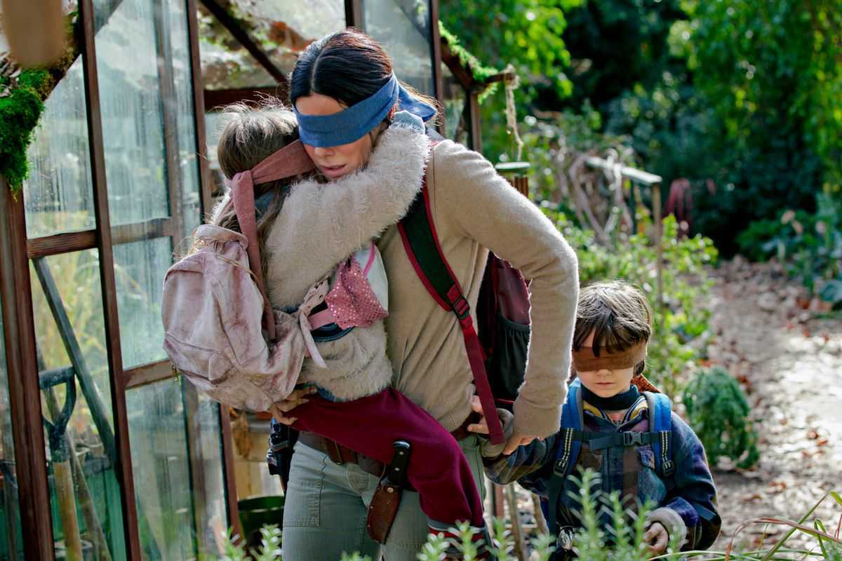 Bird Box Challenge: Netflix 'mette in guardia' dalla pericolosa mania