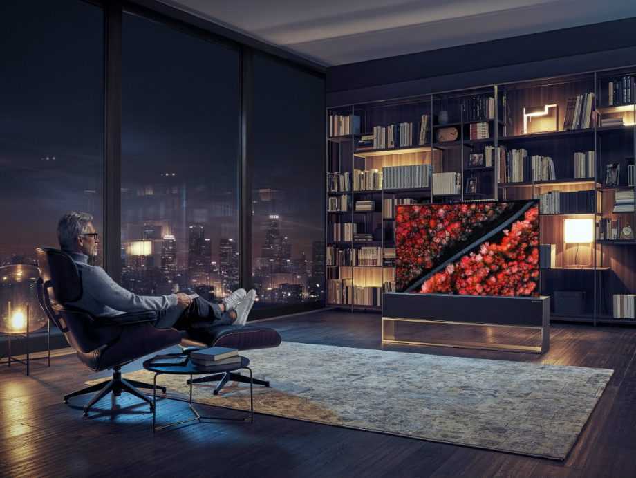 LG annuncia il primo televisore arrotolabile al mondo, arriva nel 2019