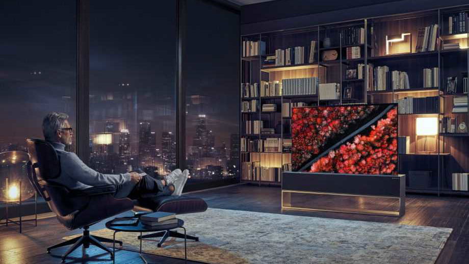 Immagine di LG annuncia il primo televisore arrotolabile al mondo, arriva nel 2019