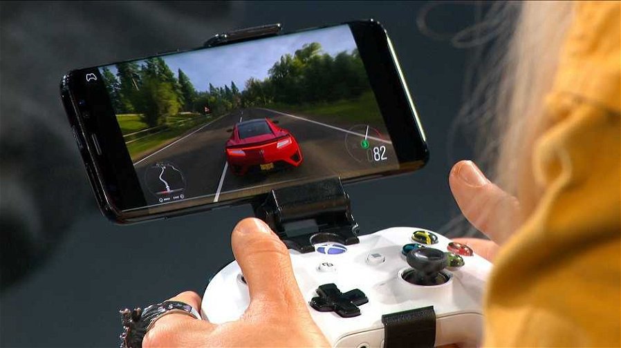 Immagine di Project xCloud: Phil Spencer sta giocando Destiny 2 e Crackdown 3 su smartphone