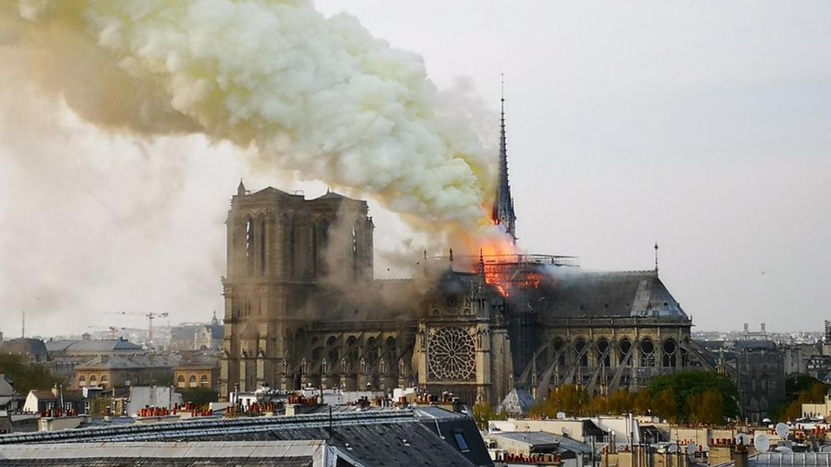 Incendio a Notre Dame: anche Major Nelson e Maisie Williams sconvolti