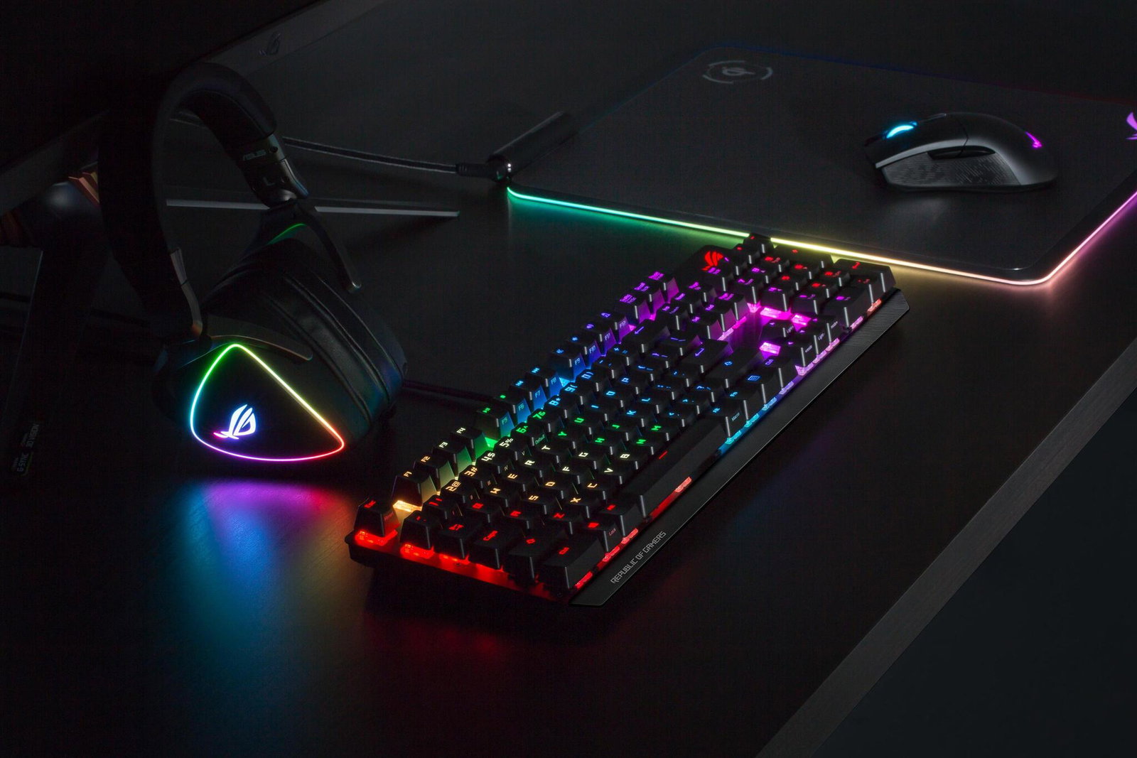 ASUS Republic of Gamers presenta la tastiera da gaming ROG Strix Scope