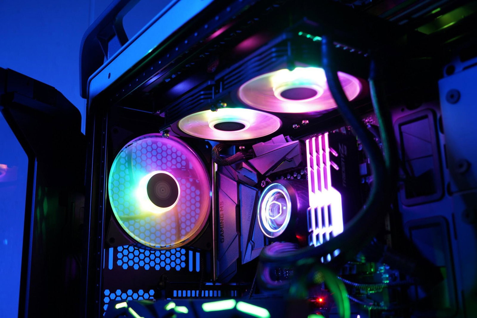 Cooler Master ci presenta il dissipatore a liquido MasterLiquid ML240P Mirage