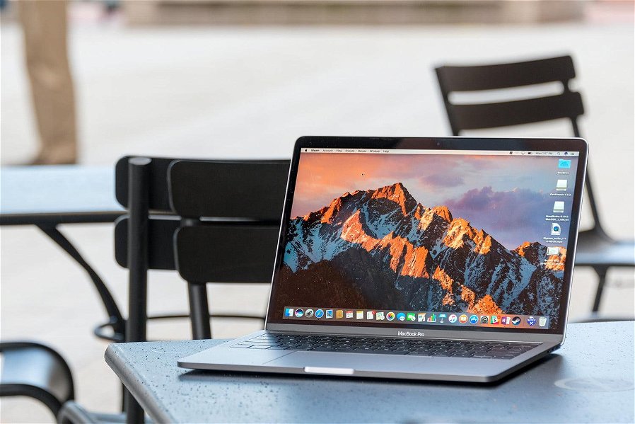 Immagine di A settembre un nuovo MacBook da 16 pollici con monitor LCD?