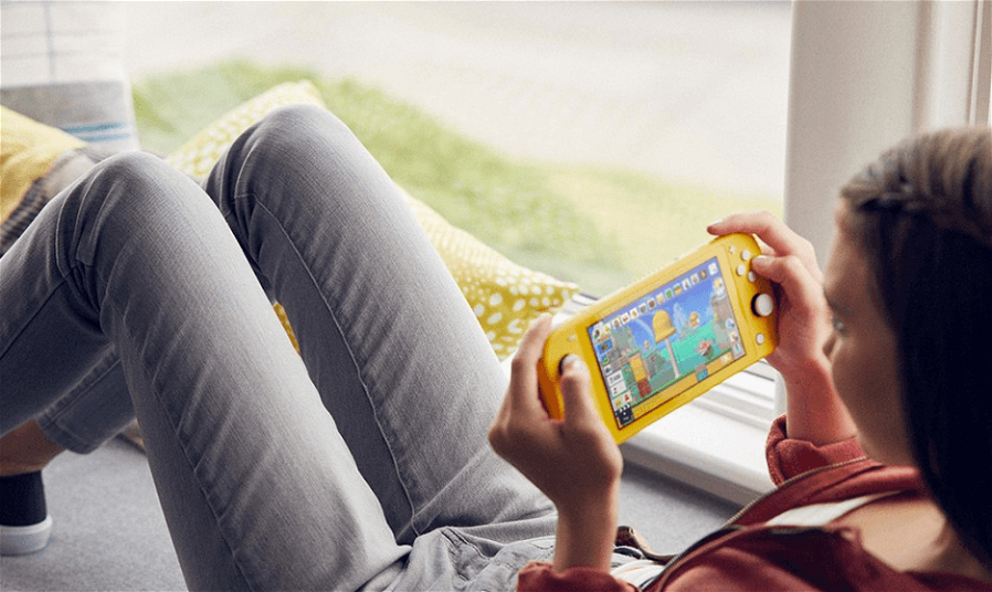 Immagine di Giocatore riesce a collegare Nintendo Switch Lite alla TV (più o meno)