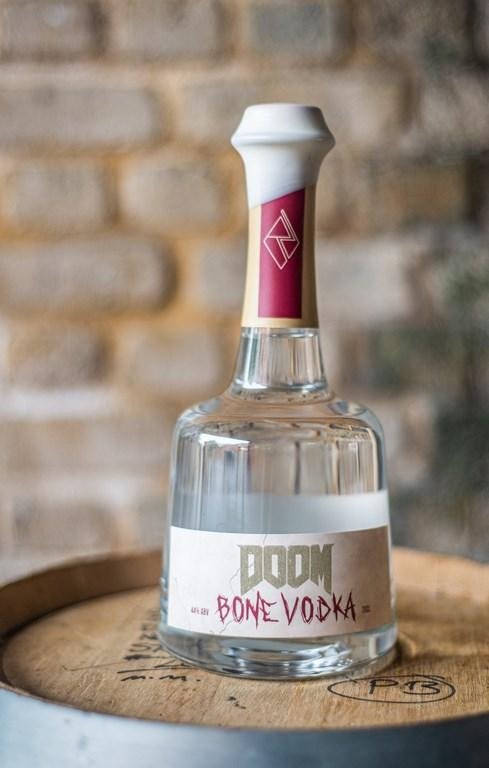 Immagine di Bethesda Softworks annuncia una partnership con Rebel Distillers per la Doom Bone Vodka