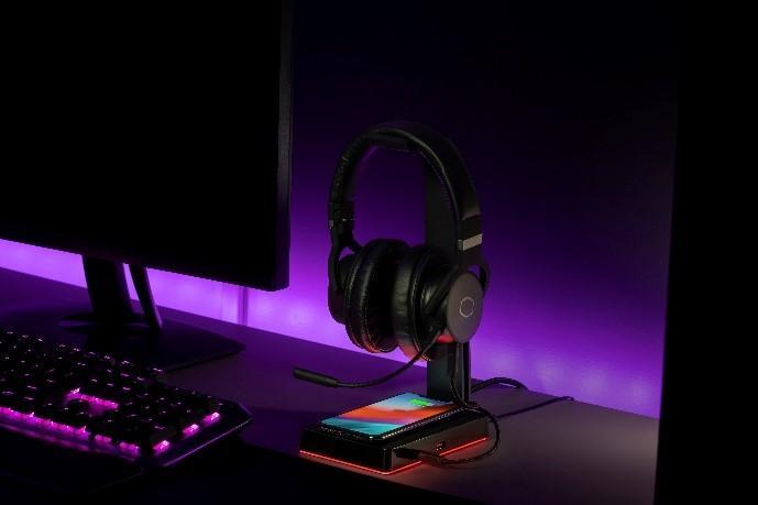 Cooler Master presenta GS750, hub USB con supporto cuffie e ricarica wireless