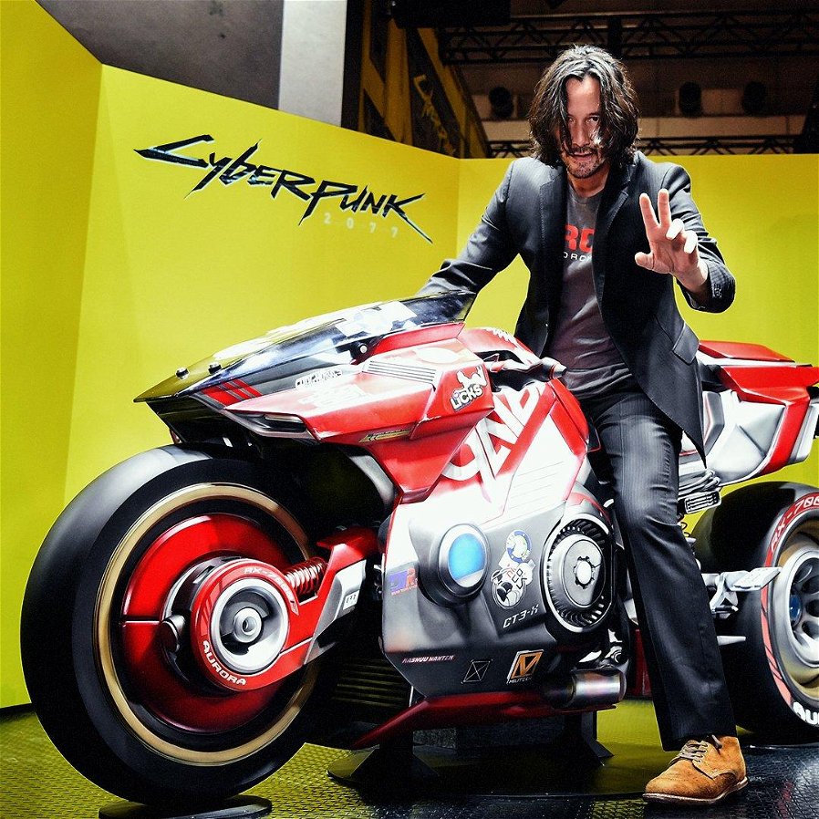 Immagine di Keanu Reeves in sella alla moto di Cyberpunk 2077 dal TGS 2019