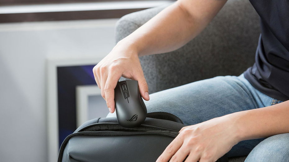 Immagine di ASUS annuncia il mouse ROG Strix Carry