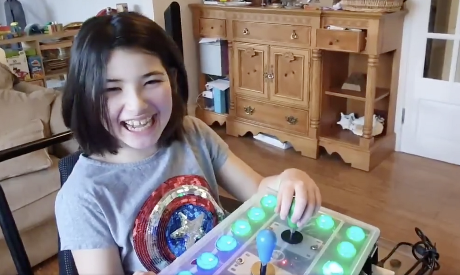 Papà modifica Xbox Adaptive Controller per consentire a sua figlia di giocare con Switch
