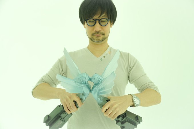 Kojima mostra i trofei di Death Stranding ai TGA (e ha chiesto un favore per Mads Mikkelsen)