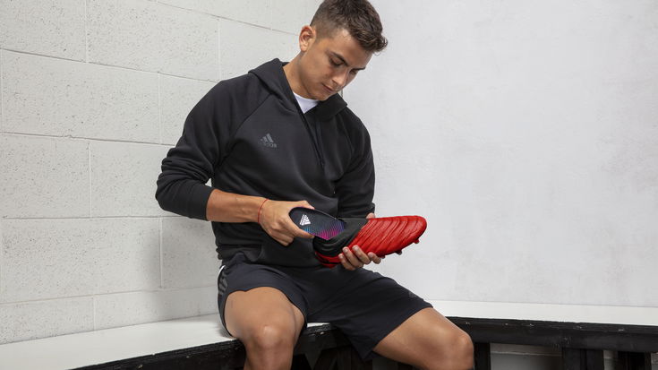 Le Adidas GMR vi fanno migliorare in FIFA Mobile giocando a calcio nel mondo reale