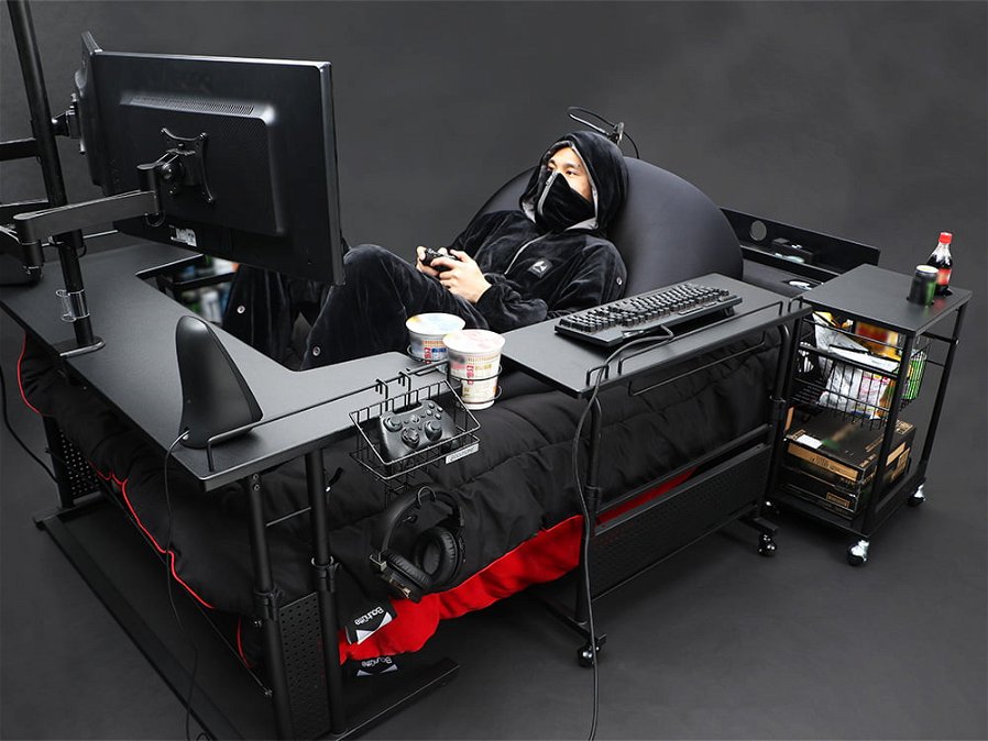 Immagine di Sì, qualcuno ha creato un letto per videogiocatori (con tanto di doppio monitor)