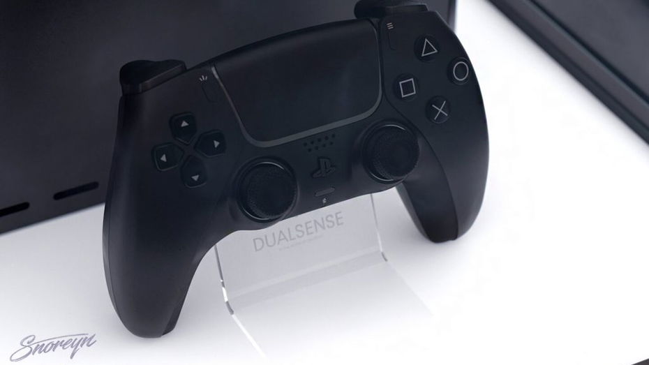 Immagine di Vediamo DualSense, controller di PS5, in un video rendering in 3D