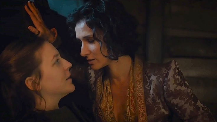 Gemma Whelan (Yara Greyjoy in Game of Thrones) e il bacio improvvisato con Ellaria Sand