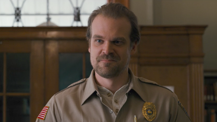 David Harbour (Stranger Things) pubblica il numero di telefono per farvi compagnia in quarantena