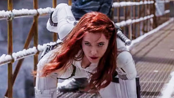 Le reazioni divertite per DualSense, da Star Wars a Vedova Nera