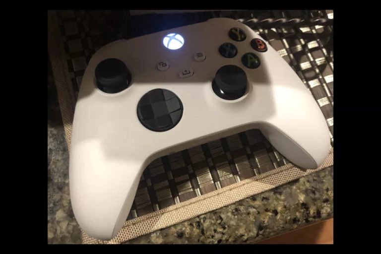 Immagine di Xbox Series S, riferimento trovato sulla confezione del controller ufficiale